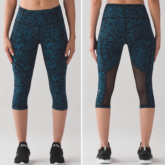 lululemon athletica Pants - Lululemon RARE Outrun 17" Crop Legging Iced Wave